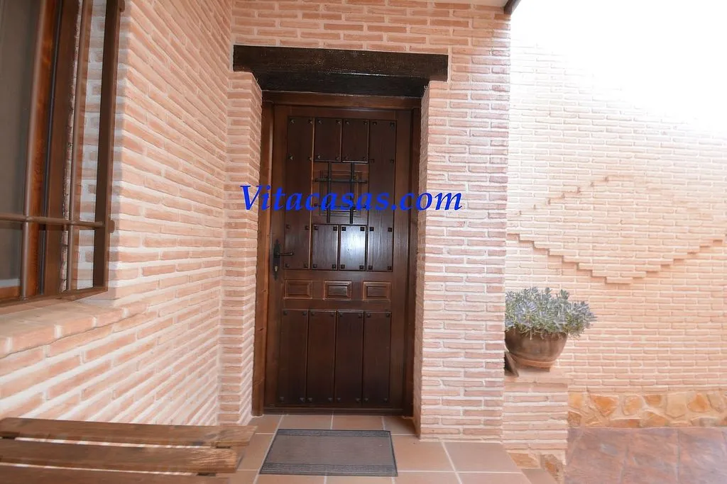 Esik - Rustic Chalet with Pool in Robledillo de Mohernando