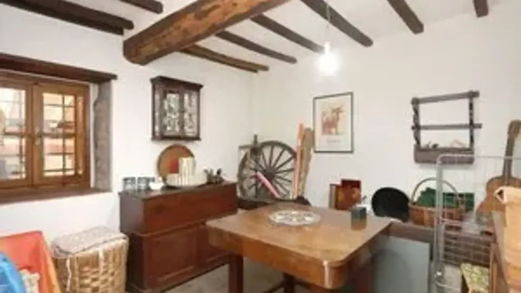 10-room house in IT