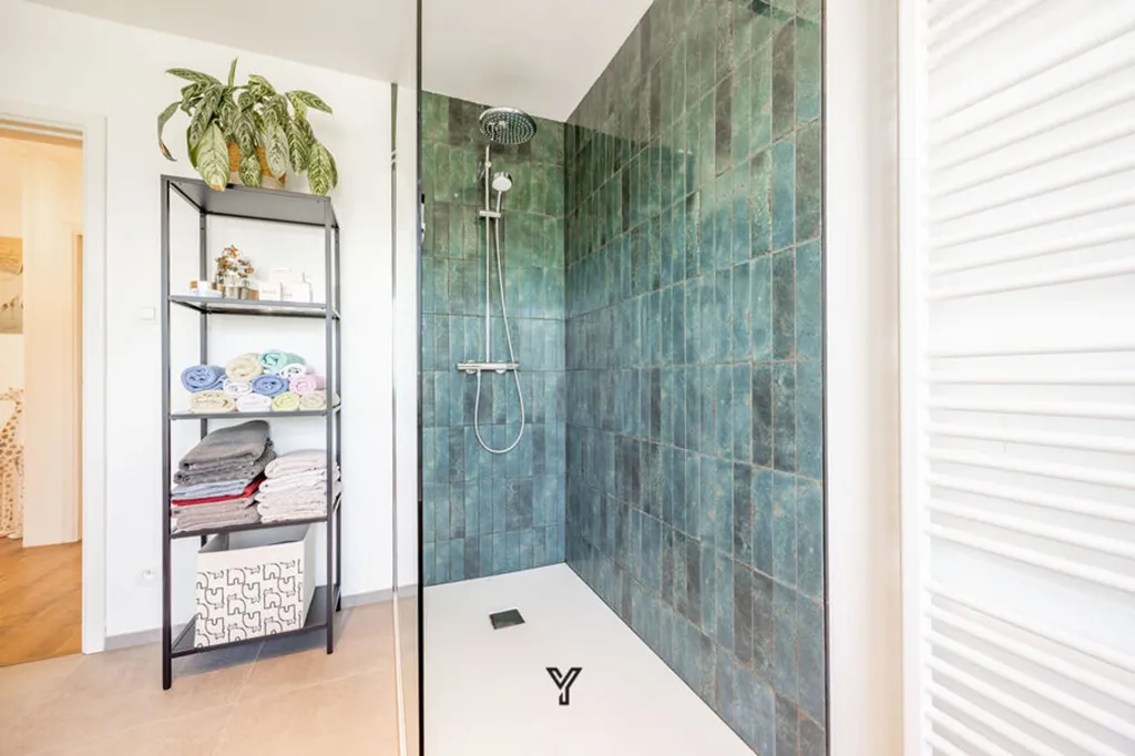 Bathrooms - Charming House with Garden in Heestert