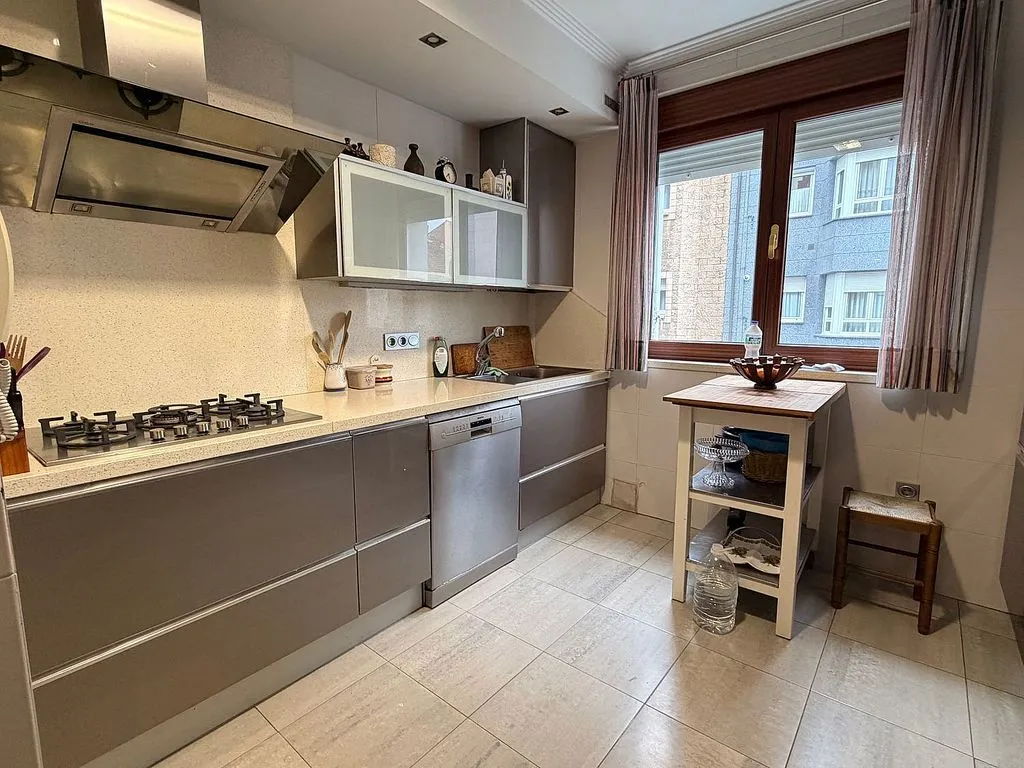 Cucina - Spacious Apartment with Dual Entrances in Mieres