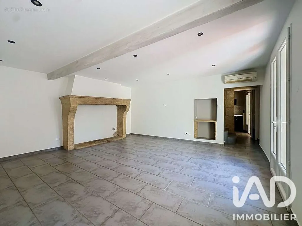 Soggiorno - Rustic House with Courtyard in Vers-Pont-Du-Gard