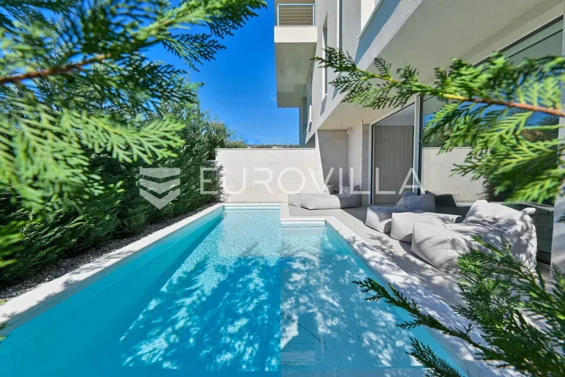 Piscine - Modern Semi-Detached House with Pool near Trogir