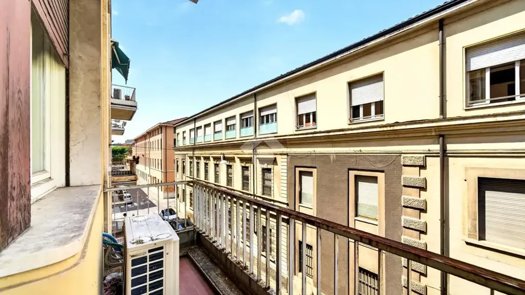 Balcone - Spacious Apartment with Balcony in Brescia