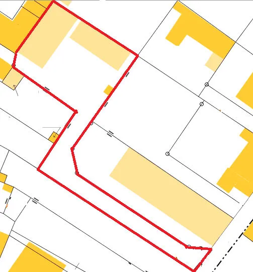 Flat Plot with Hangar in Saujon Centre