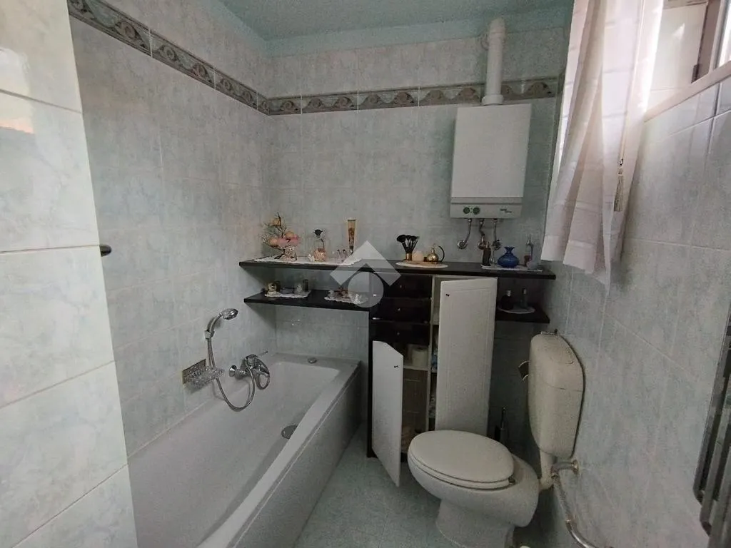 Bathrooms - Semi-detached House with Garden in Santorso