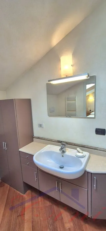Vannitoad - Modern Apartment with Terraces in Lecco Centre