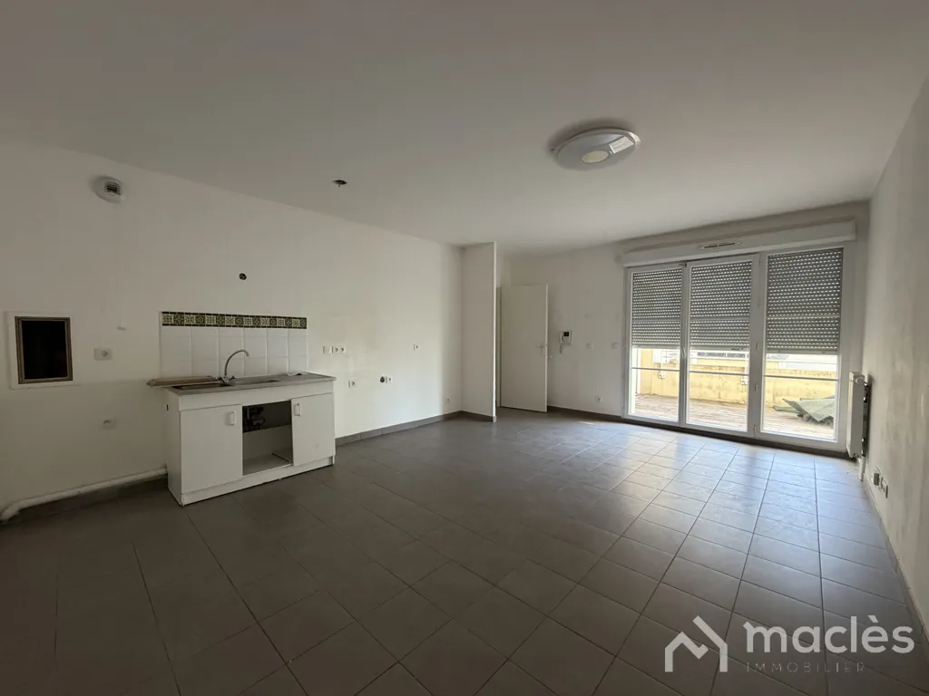 Cuisine - Appartement 3 Pièces avec Balcon en Centre-Ville