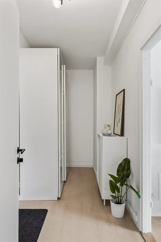 Esik - Light-Filled Flat with Balcony near Linköping