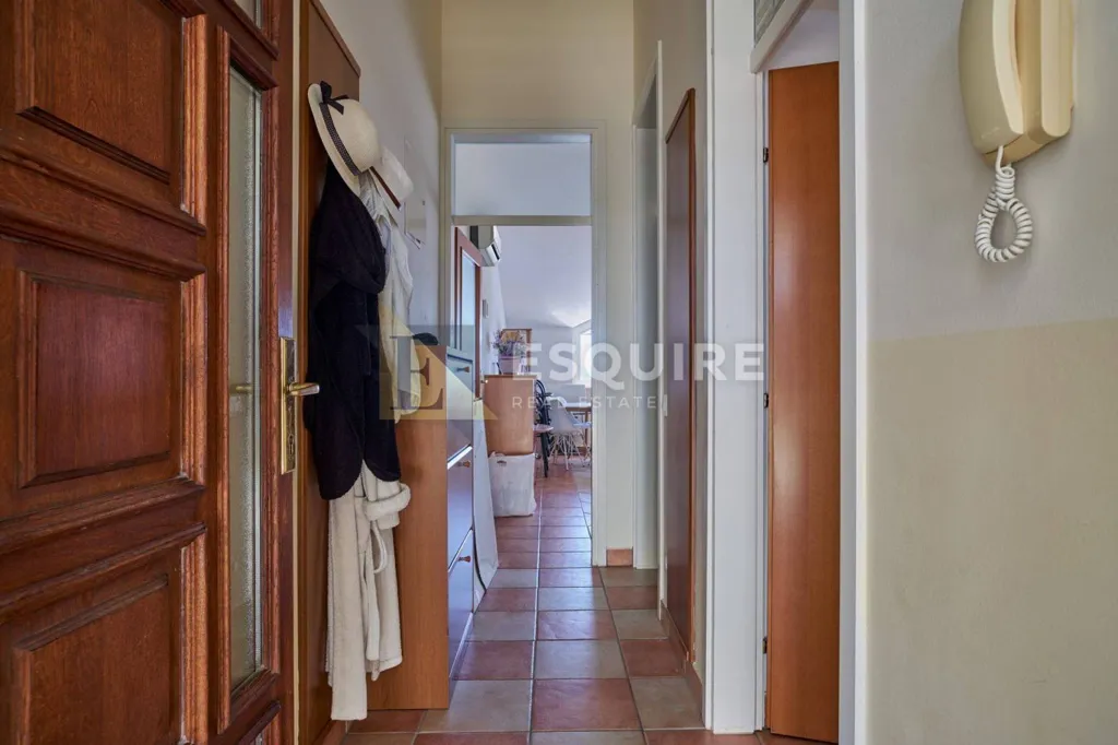 Esik - Seafront Apartment with Terrace in Turanj