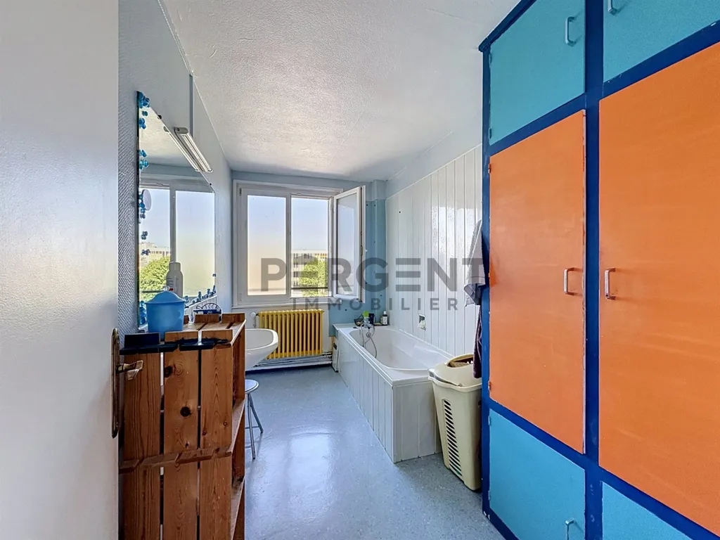 Salles de bain - Appartement 5 Pièces + Studio Indépendant au Cœur de la Ville