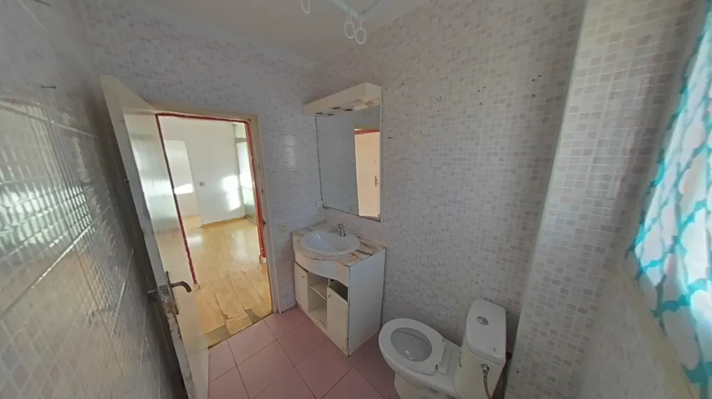 Salles de bain - Flat with Parquet Floors in Badalona