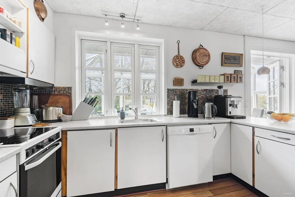 Cuisine - 1920s Villa with Garden in Vejen