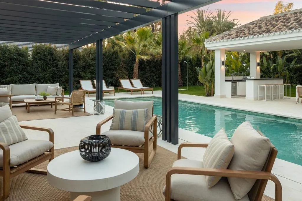 Bassein - Contemporary Villa with Pool in Nueva Andalucia