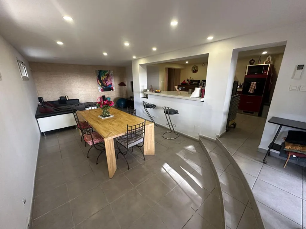 Söögituba - Split-Level Villa with Garden in Pignan