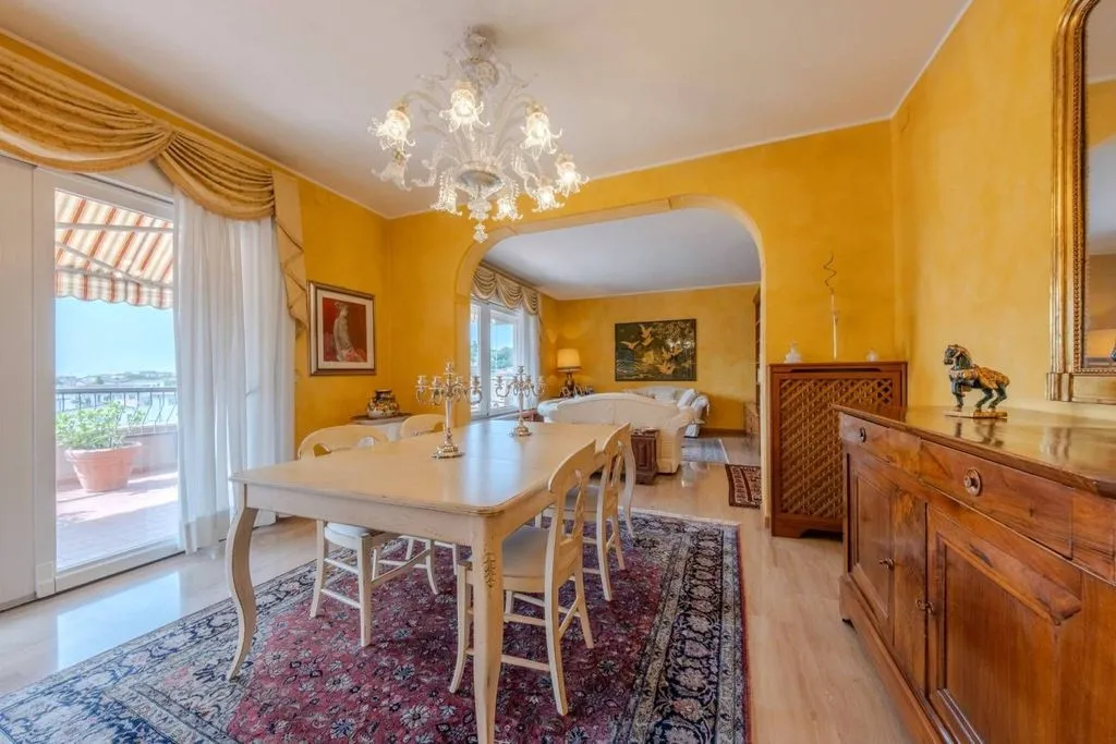 Söögituba - Luxury Penthouse with 4-Directional Views in Conegliano
