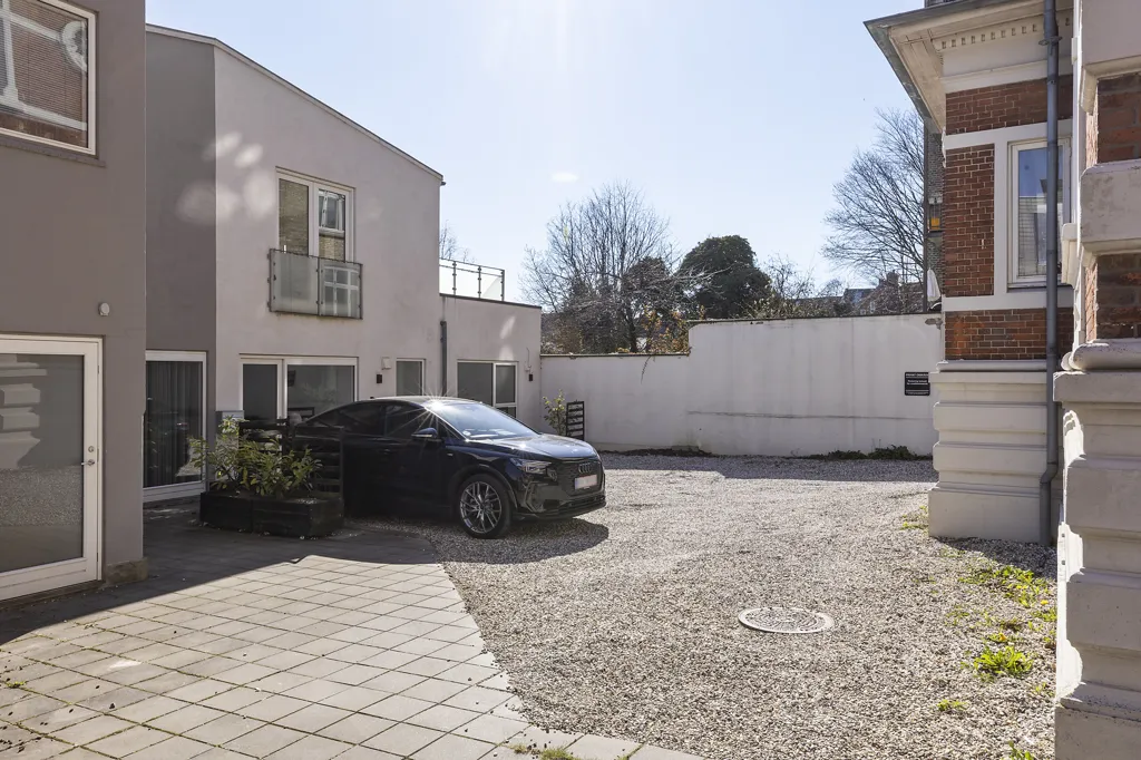 Exterior - Charming Renovated Flat with Parking in Øgaderne