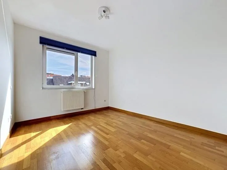 Rooms - 2-Bedroom Apartment with Terrace in Pleasant Setting