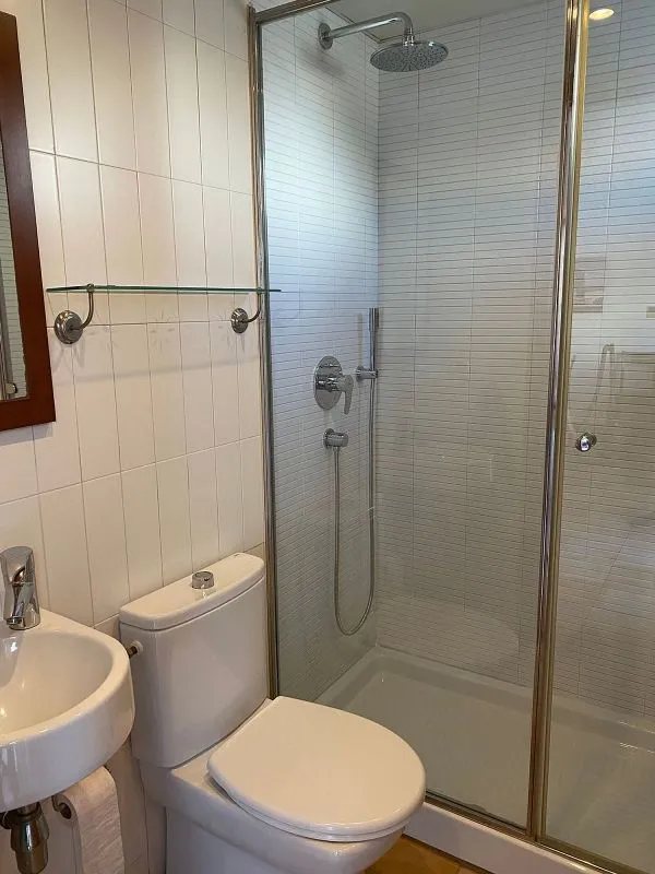 Bathrooms - Semi-detached House with Pool in Macenas