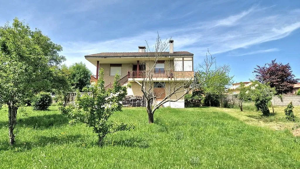 Aed - Chalet with Terrace in Reocín