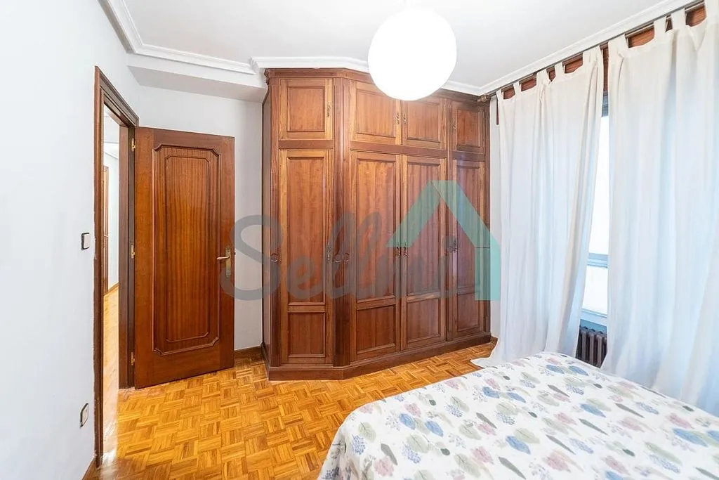 Magamistoad - Furnished Flat with West View in Oviedo