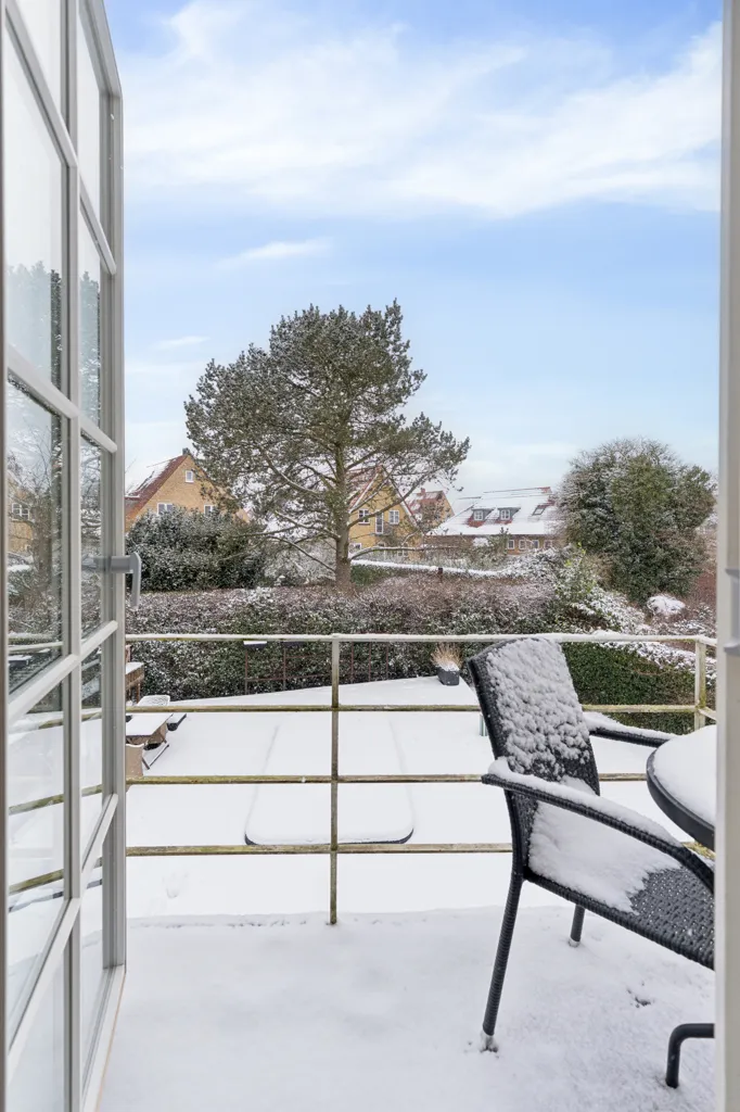 Terrace - Light-Filled Apartment with Balcony in Odense M