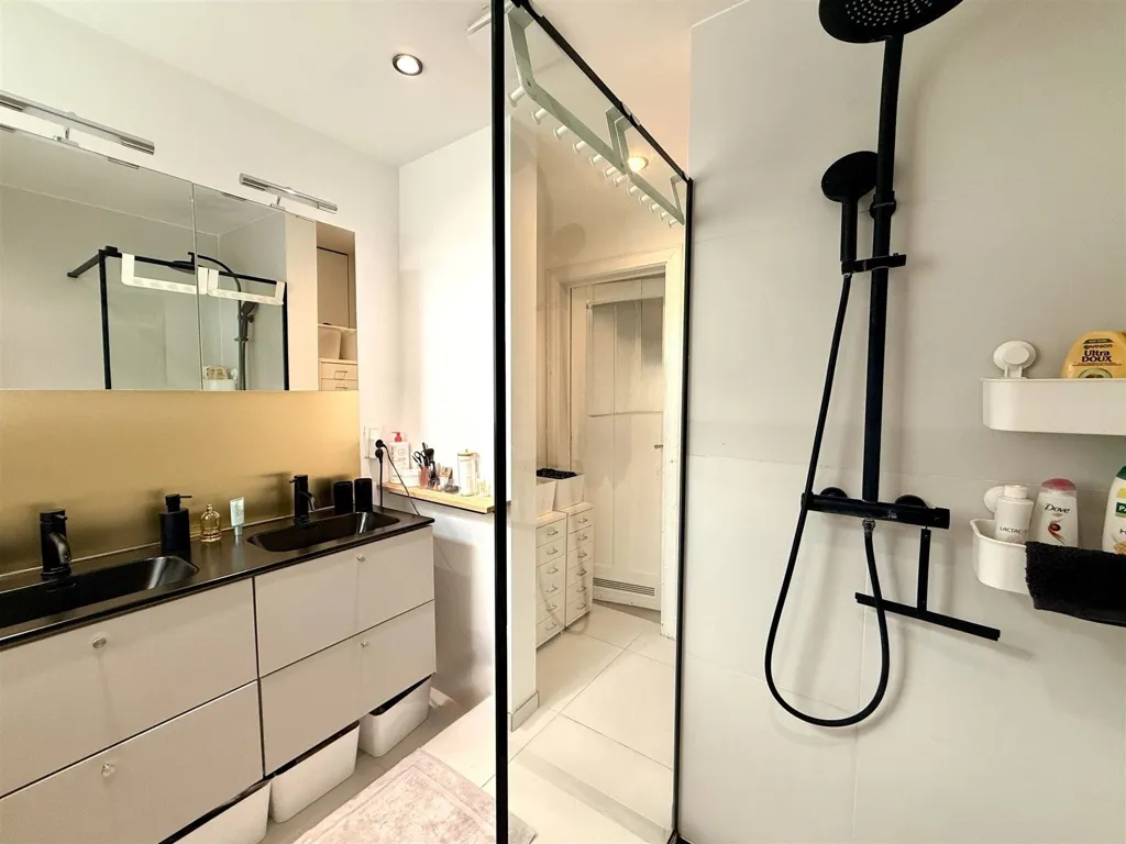 Salles de bain - Appartement Rénové avec Caractère à Namur