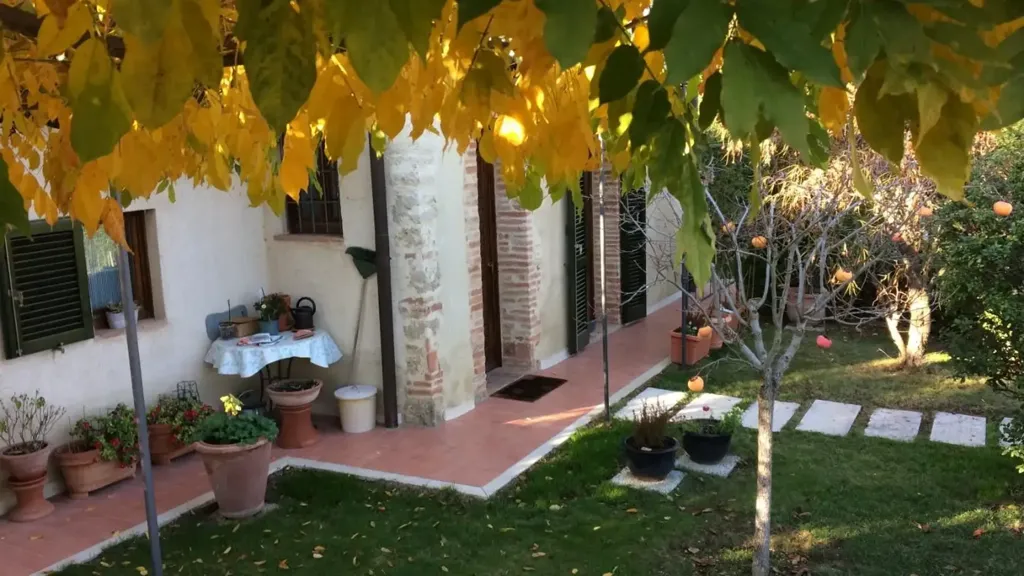 Aed - Rustic Casale with Private Garden in Poggibonsi