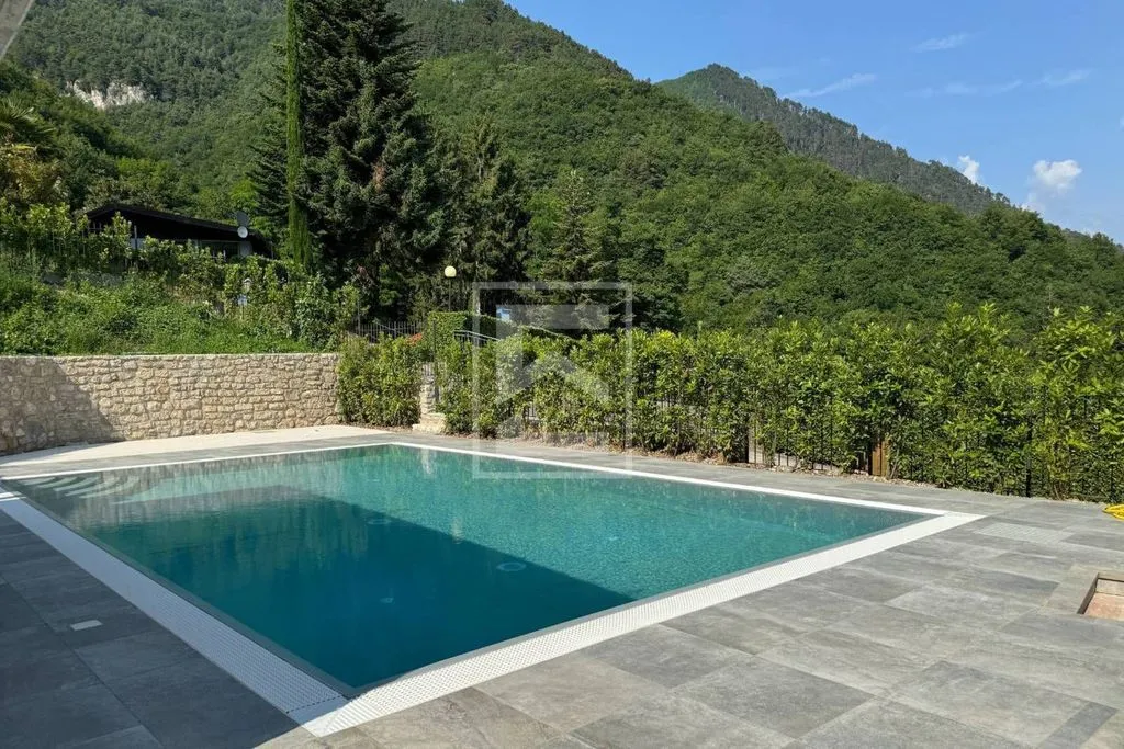 Bassein - Villa with Pool Under Construction in Tignale