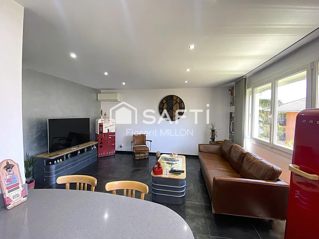 Soggiorno - Renovated 3-Bed Flat with Balcony in La Tronche