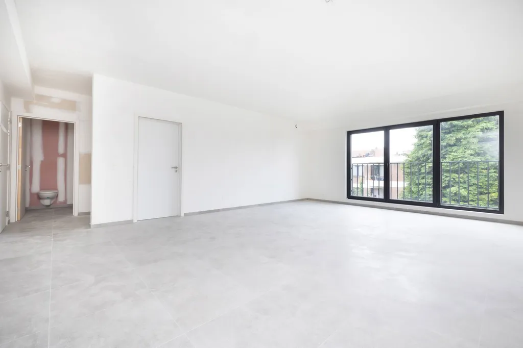 Toad - Contemporary Apartment with Balcony in Evere