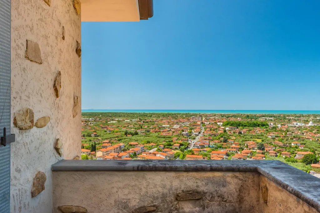 Rõdu - Villa with Pool and Panoramic Views in Forte Dei Marmi