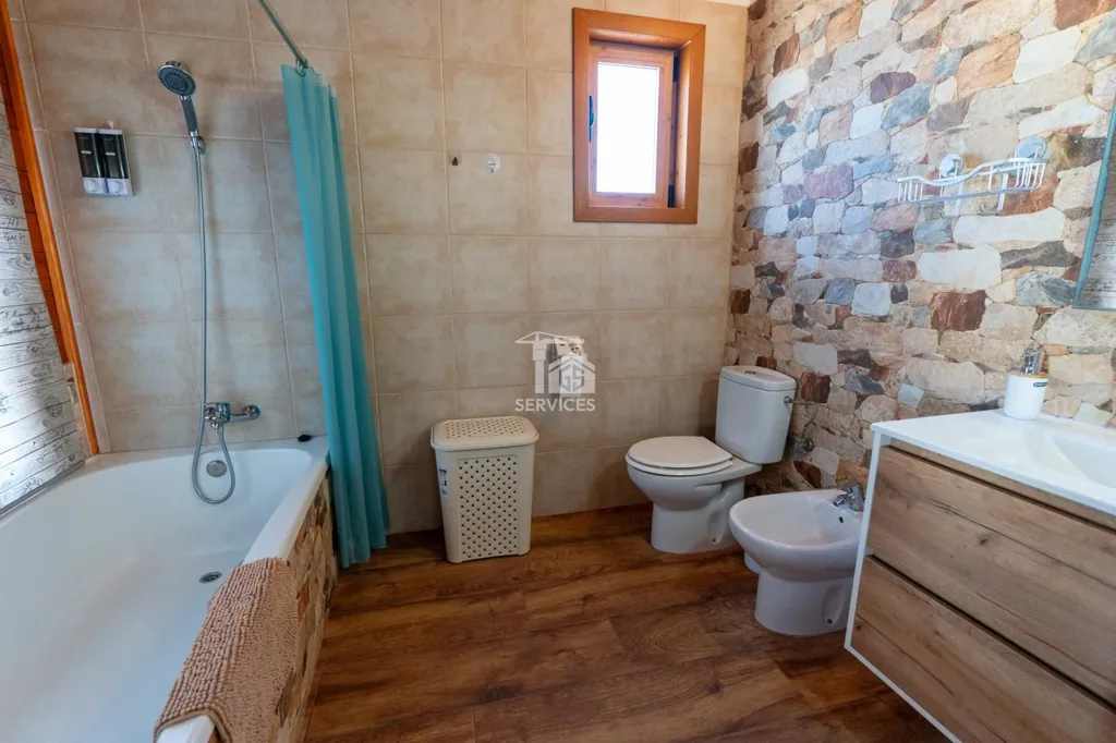 Bagni - 7-Bedroom Villa with Pool in Tijoco Bajo