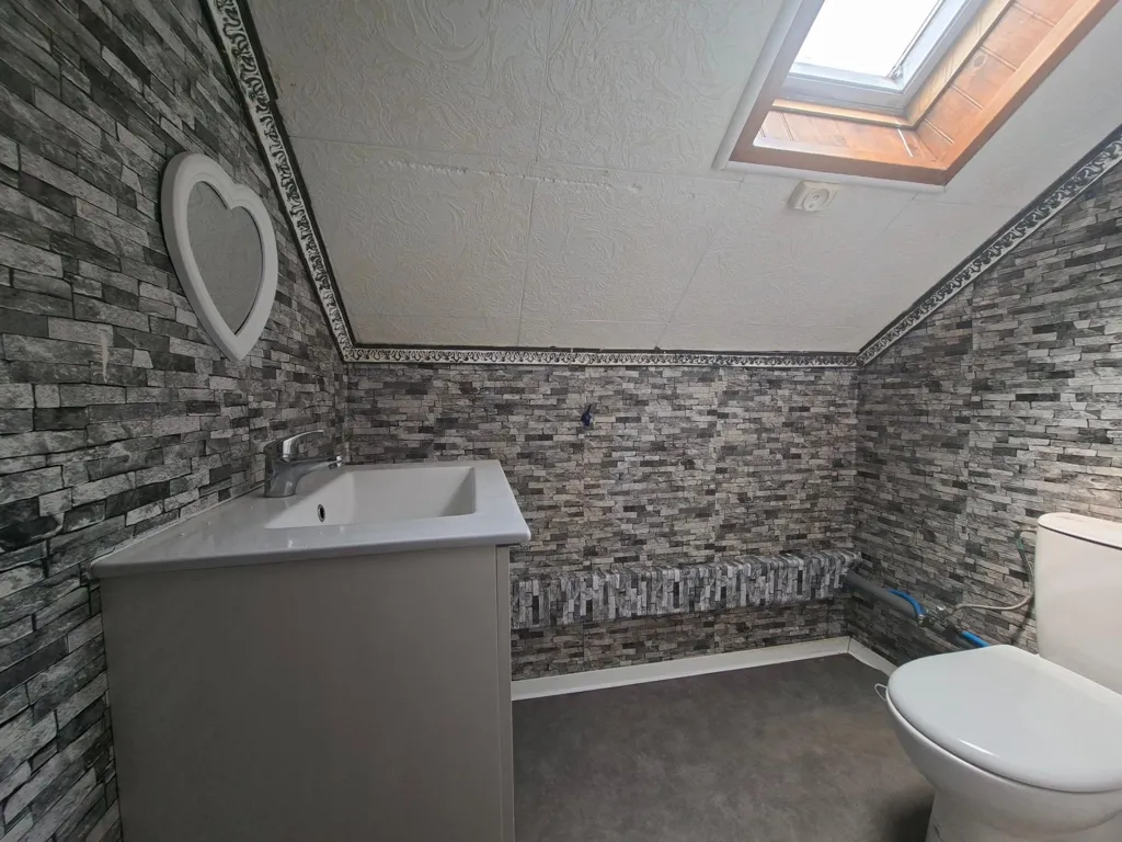 Salles de bain - Maison avec Terrasse et Jardin en Centre-Ville de Stiring Wendel