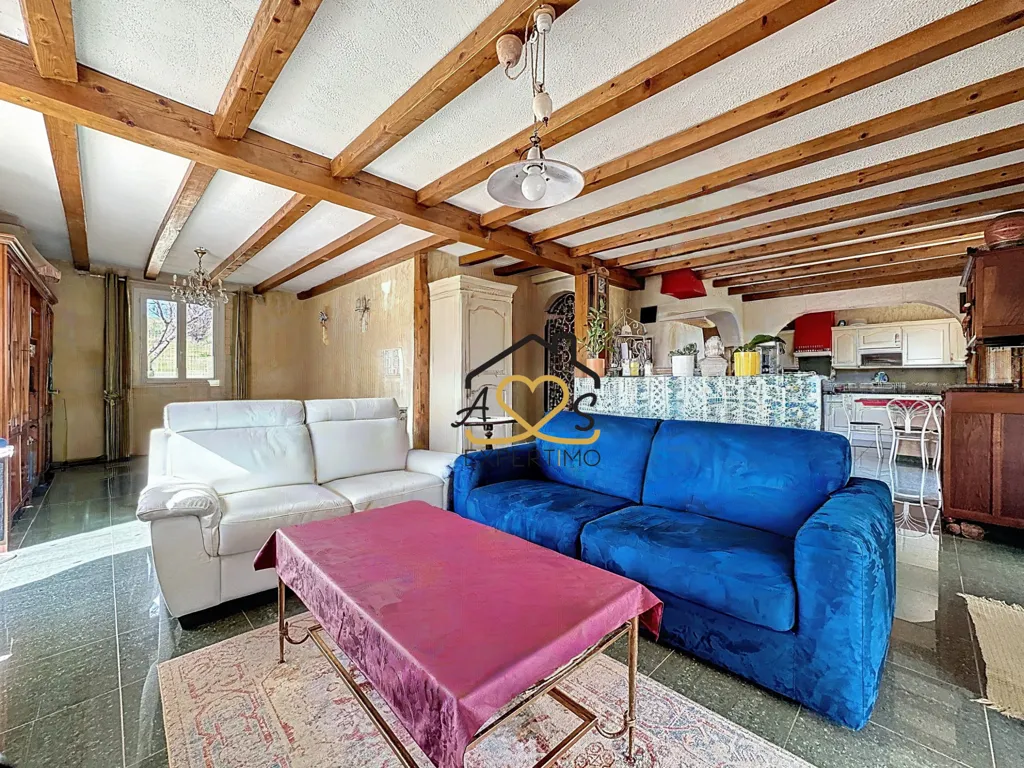 Soggiorno - Charming Flat-Plan House with 180° View in Billom
