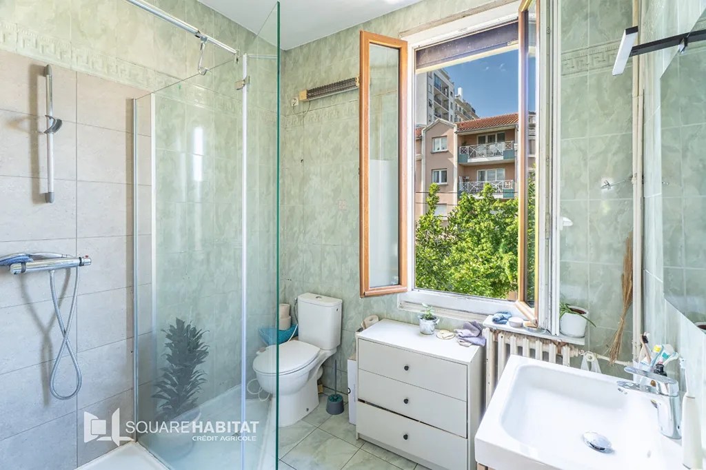 Salles de bain - Maison des Années 60 avec Piscine à Toulouse