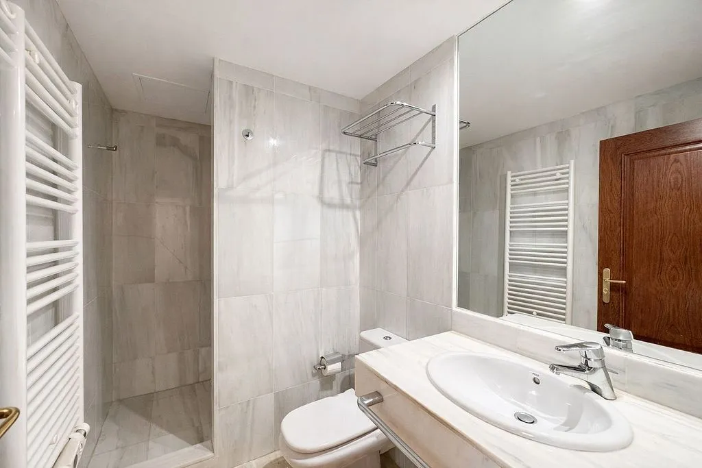 Salles de bain - Modernised Ground Floor Flat with Pool in Bendinat