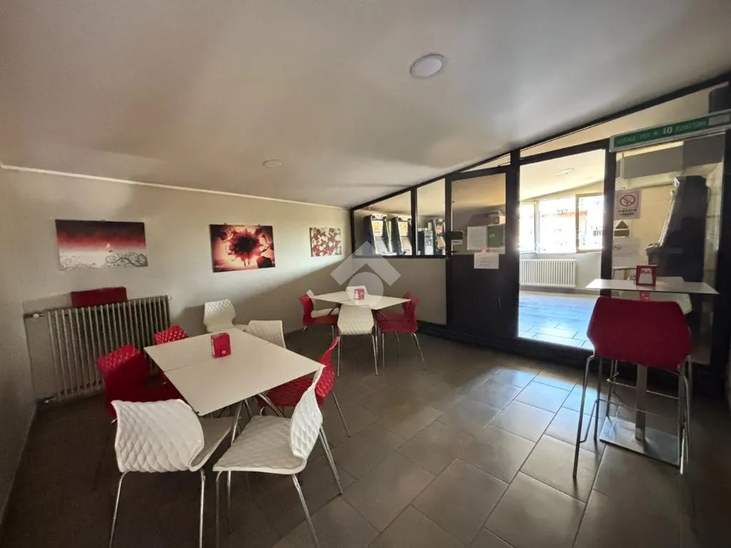 Salle à manger - Independent House with Commercial Activity in Casnate Con Bernate