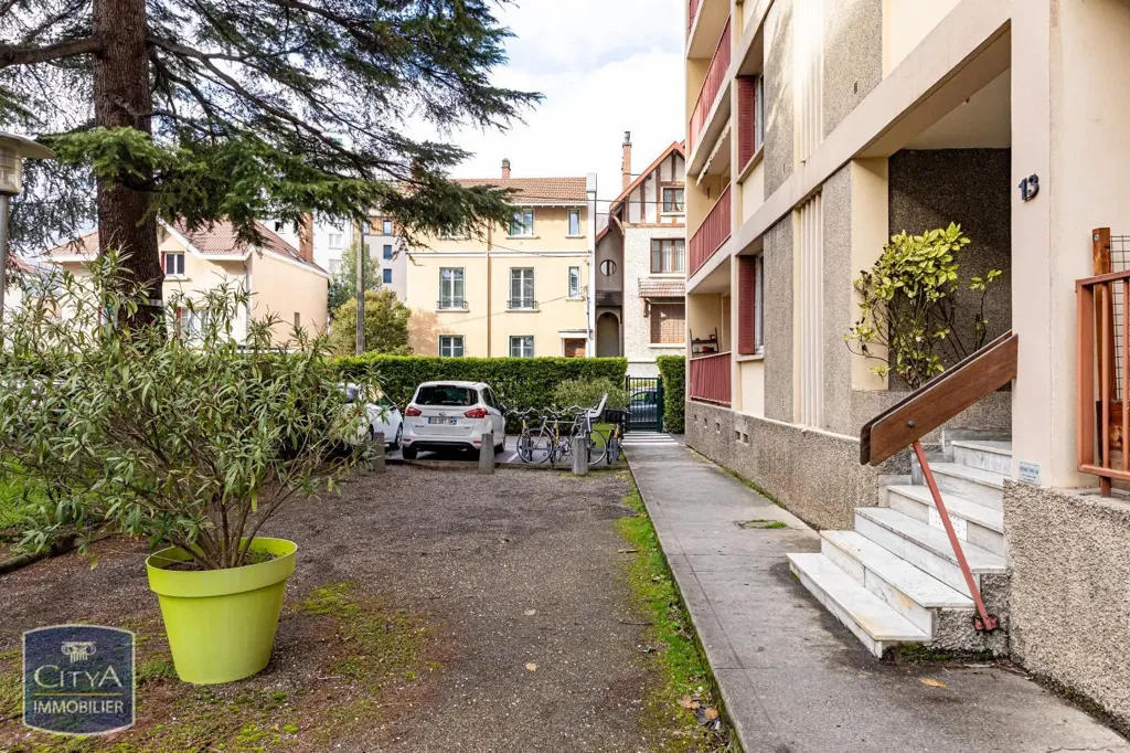 Välivaade - Bright 3-Bedroom Apartment with Balcony in Grenoble