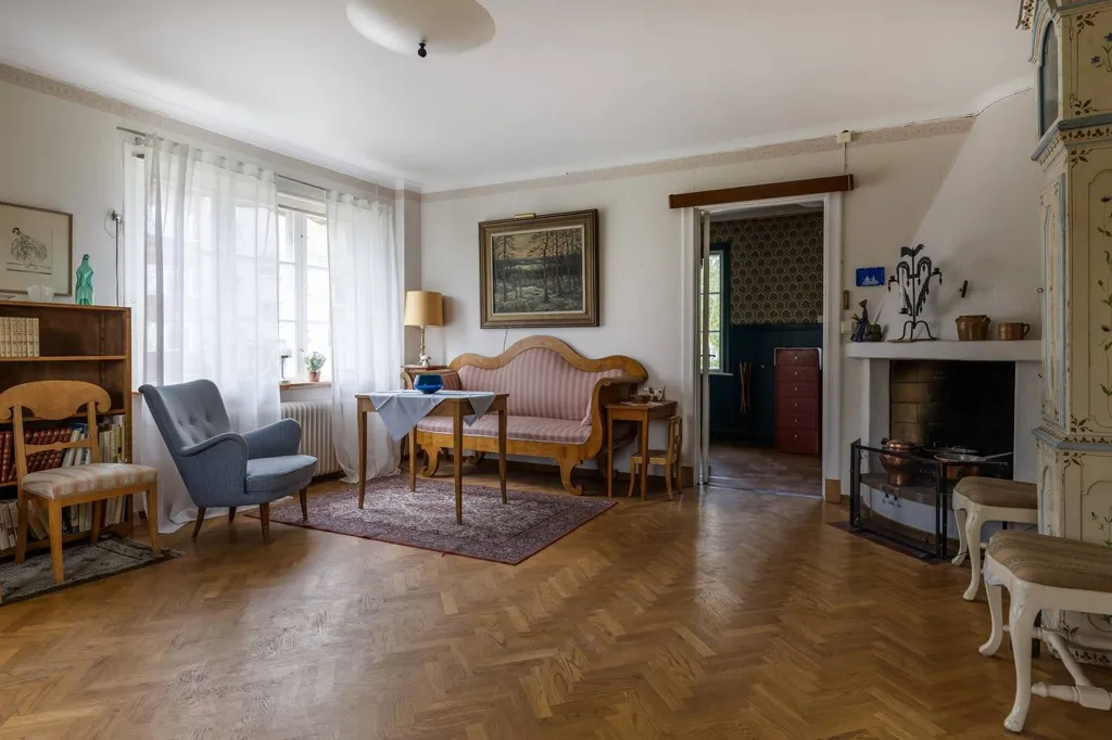 Séjour - 1929 Villa with Development Potential in Östra Storgatan