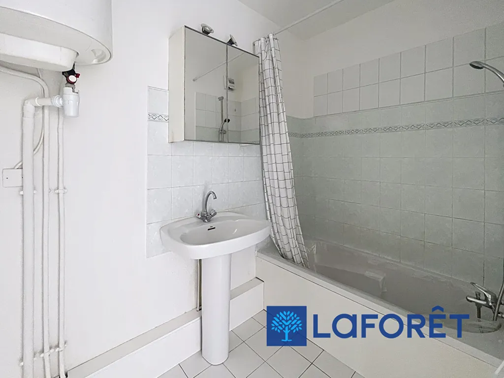 Vannitoad - 2-Bedroom Apartment with Terrace in Saint-Raphaël