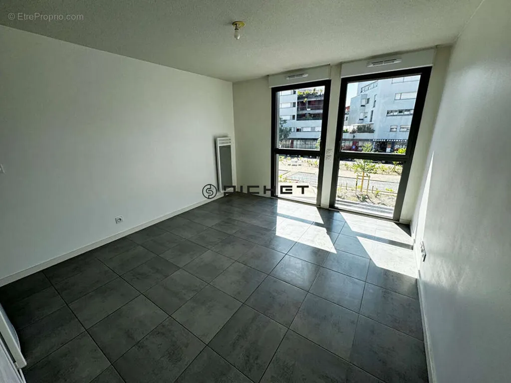 Pièces - 1-Bed Flat with Lift in Bordeaux Bastide