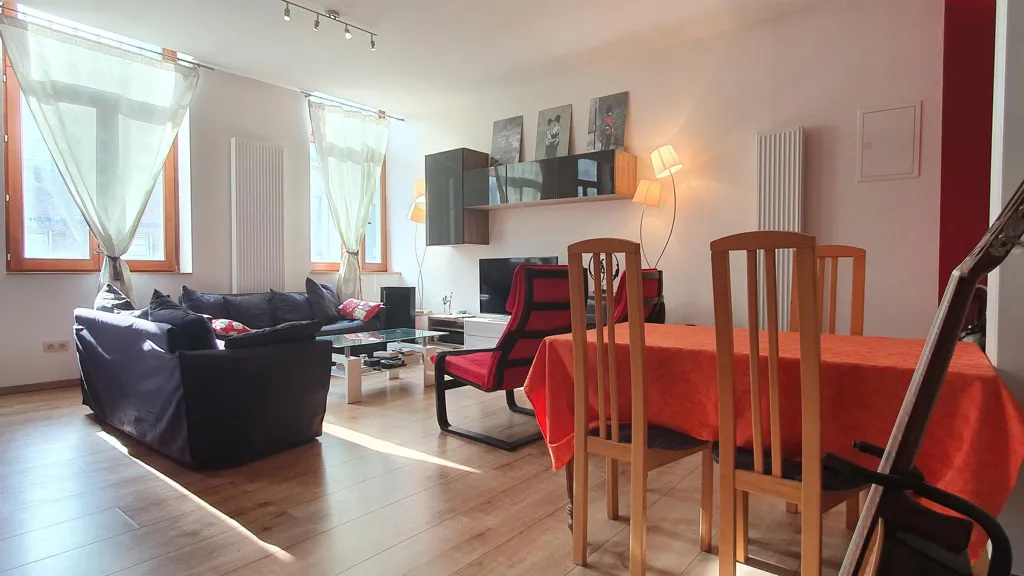 Séjour - Appartement Rénové à Proximité de la Gare à Namur