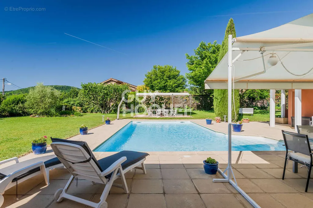 Bassein - Architectural Villa with Pool on Rochetaillée Heights