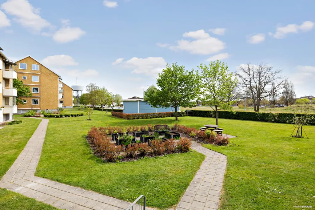 Aed - Two-Bedroom Flat with Balcony in Vänersborg