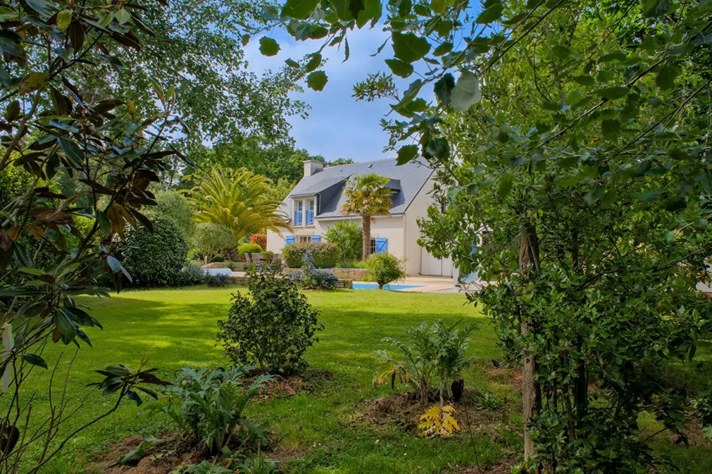 Jardin - Propriété Contemporaine avec Piscine à Rhuys