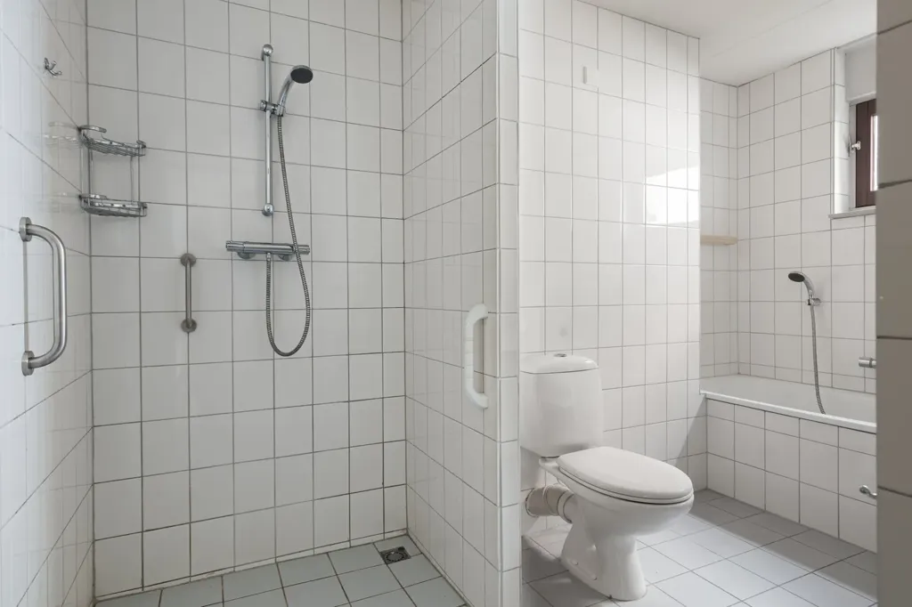 Salles de bain - Galerij Flat with Balcony in Hulst Centre