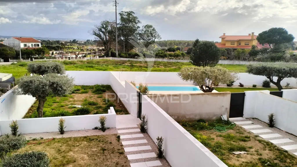 Vue aérienne - Luxury Villa with Shared Pool in Entroncamento