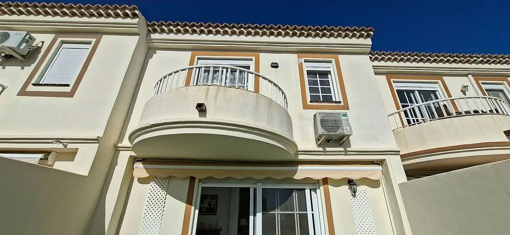 Välivaade - Semi-Detached Villa with Pool in Chayofa