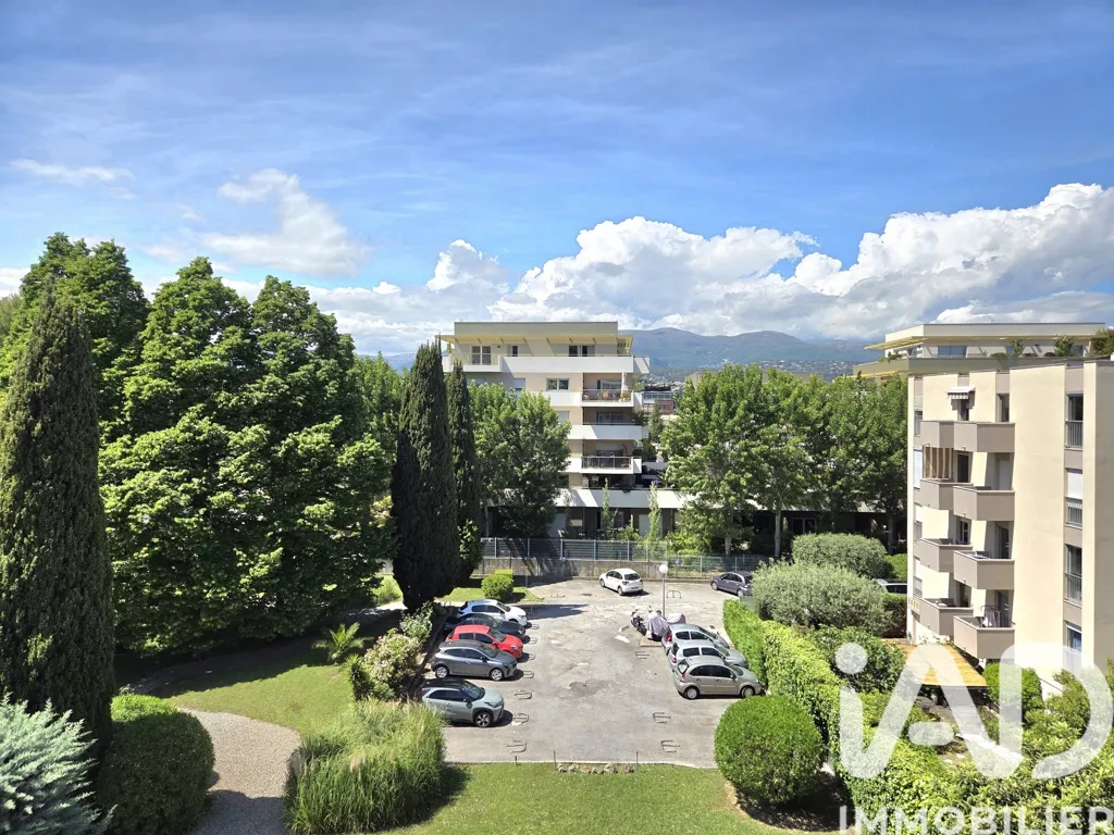 Välivaade - 3-Bed Flat with Terrace in Nice