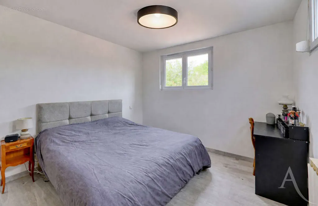 Chambres - Maison avec Piscine et Jardin à Cugand
